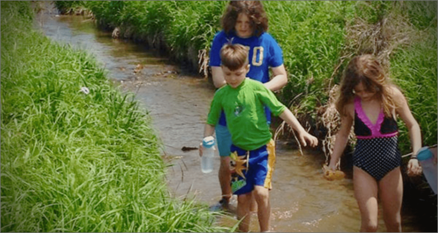 Children of LEMTRADA patient, Rachel, playing in a stream